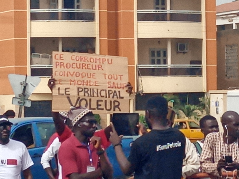 Rassemblement Aar Li Nu Book: le coordonnateur de Y en a marre persiste et exige que justice soit faite Rassemblement Aar Li Nu Book: le coordonnateur de Y en a marre persiste et exige que justice soit faite