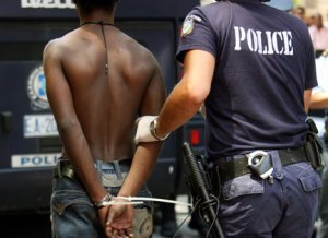 France : Deux sans-papiers  sénégalais arrêtés, menottés et menacés de rapatriement