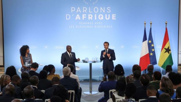 "Pas de tabou" sur le franc CFA, assure Emmanuel Macron