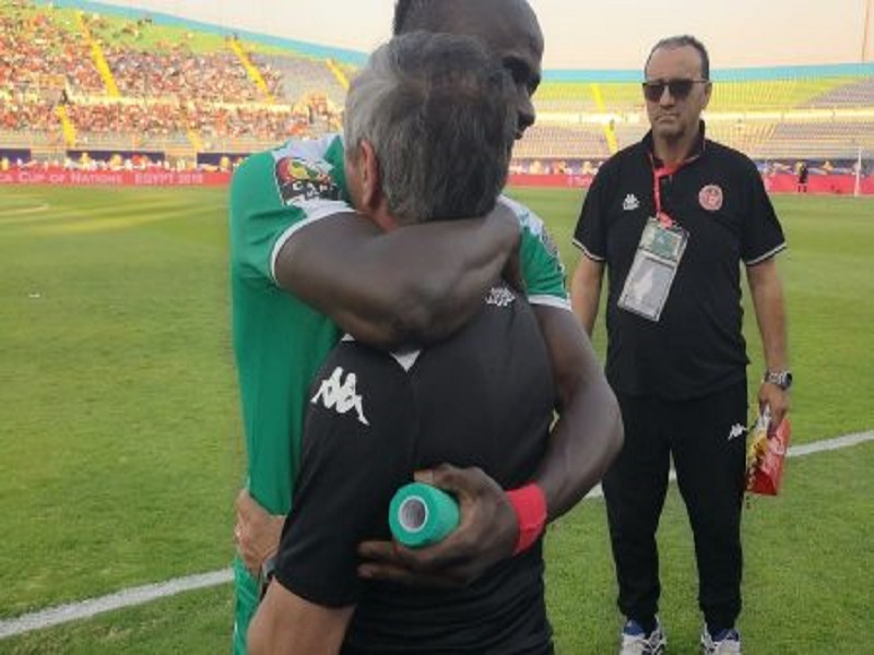 Sénégal-Tunisie : Magnifiques images de Sadio #Mané dans les bras d'Alain Giresse