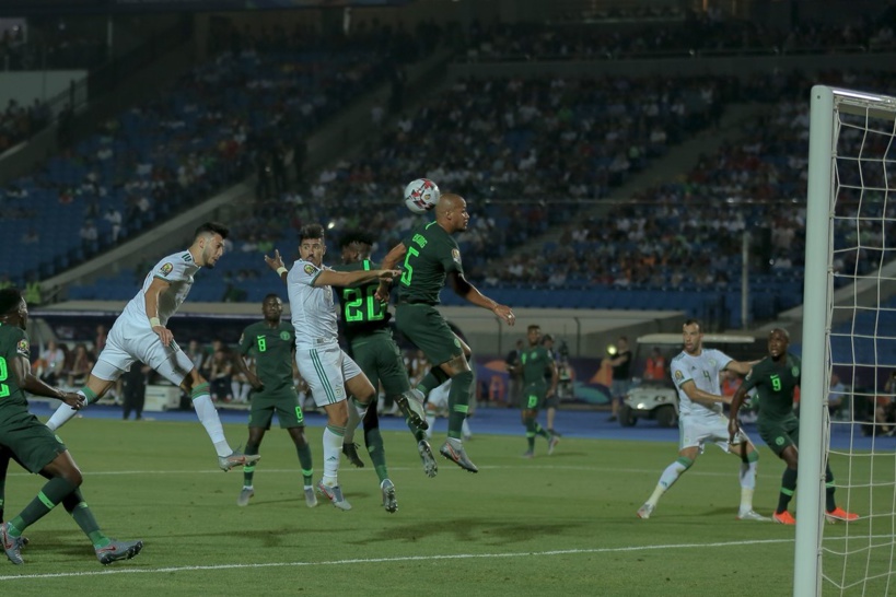 L’Algerie ouvre le score sur un CSC du défenseur nigérian (1-0)
