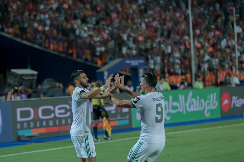 Mahrez qualifie l'Algérie en finale sur un coup franc magistral en fin de match Mahrez qualifie l'Algérie en finale sur un coup franc magistral en fin de match