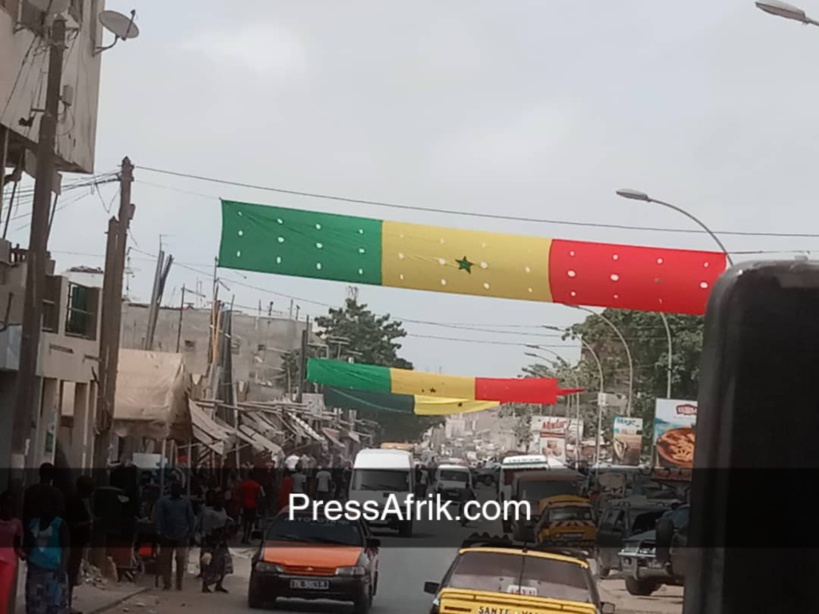 Les rues de la capitale sénégalaise décorées aux couleurs du drapeau national, à quelques heures de la finale de la CAN