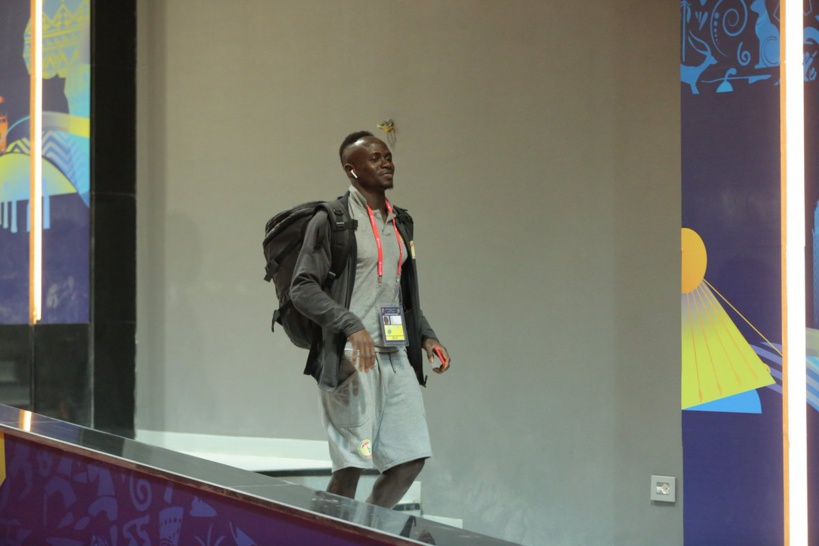 Direct-stade du Caire : Les joueurs viennent de franchir la porte du stade Direct-stade du Caire : Les joueurs viennent de franchir la porte du stade