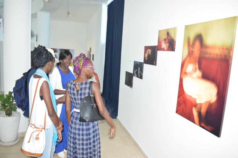 "Le Parlement des Femmes d'Afrique": un vernissage photo qui s'interroge sur les questions liées aux droits des femmes s'est déroulé à Dakar "Le Parlement des Femmes d'Afrique": un vernissage photo qui s'interroge sur les questions liées aux droits des femmes s'est déroulé à Dakar
