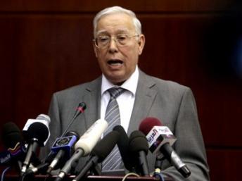 Le ministre algérien des Anciens combattants, Mohamed Chérif Abbas, lors de l'ouverture du colloque international sur les effets des essais atomiques français, à Alger, le 22 février 2010. AFP/STR