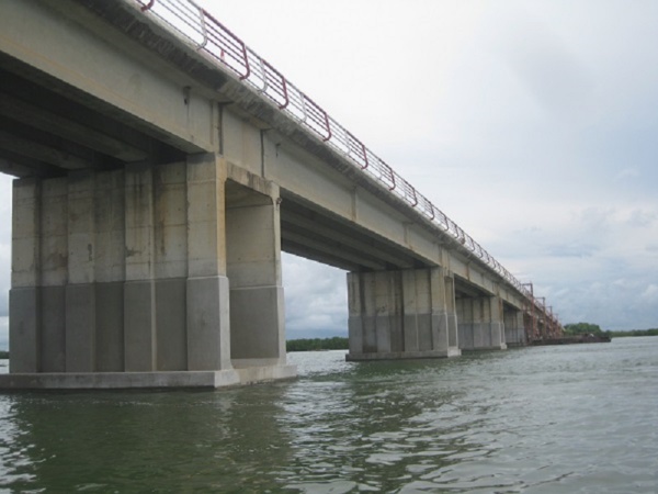 Pont Emile Badiane: trois personnes coincées sous l’eau depuis 3 heures du matin dans un camion Pont Emile Badiane: trois personnes coincées sous l’eau depuis 3 heures du matin dans un camion