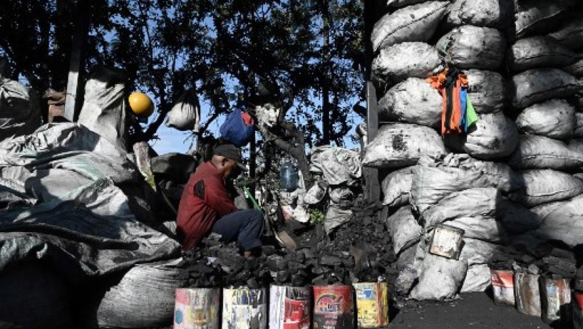 Madagascar: la hausse du prix du charbon noircit le quotidien des ménages Madagascar: la hausse du prix du charbon noircit le quotidien des ménages