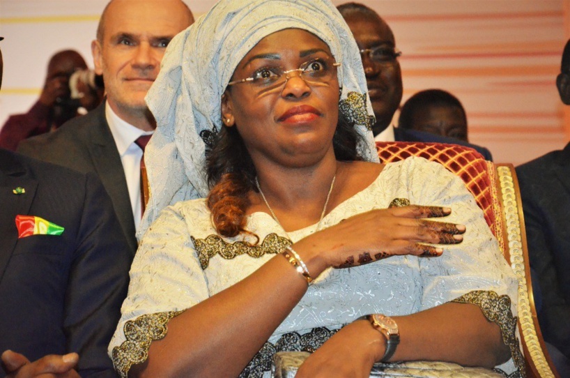La Première dame Marème Faye Sall exfiltrée par la police La Première dame Marème Faye Sall exfiltrée par la police