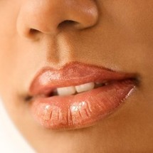 Comment avoir de belles lèvres satinées ?