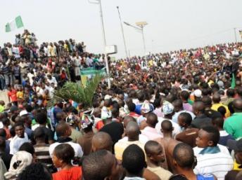 Des manifestants protestent contre l'augmentation du prix de l'essence au parc Gani Fawehinmi à Lagos, le 9 janvier 2012. AFP / Pius Utomi