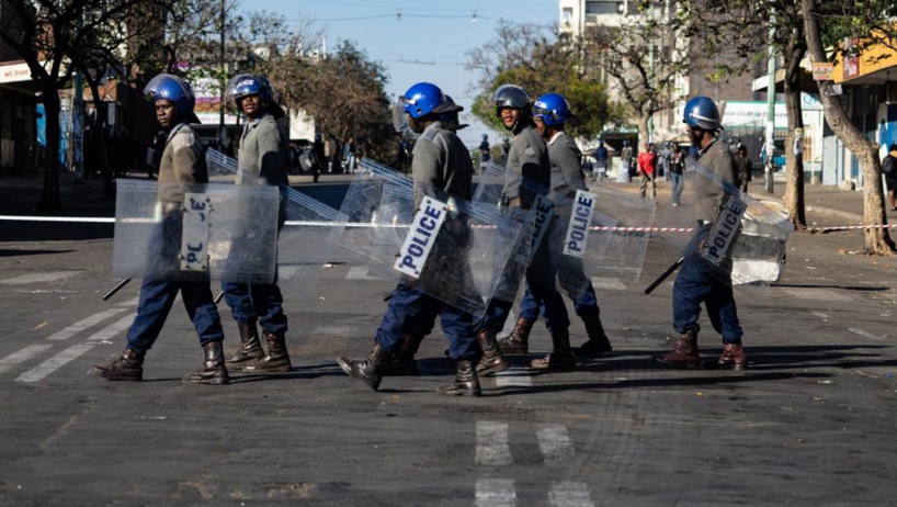 Zimbabwe: important déploiement sécuritaire dans un fief de l’opposition Zimbabwe: important déploiement sécuritaire dans un fief de l’opposition