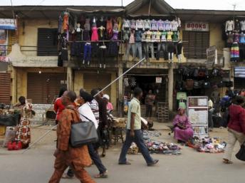 Au Nigeria, les prix des denrées de consommation ont été multipliés par deux. Ici, un marché de Lagos, le 16 janvier 2012. REUTERS/Akintunde Akinleye
