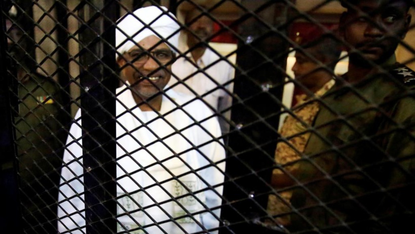 Procès d'Omar el-Béchir au Soudan: la défense demande sa libération sous caution Procès d'Omar el-Béchir au Soudan: la défense demande sa libération sous caution