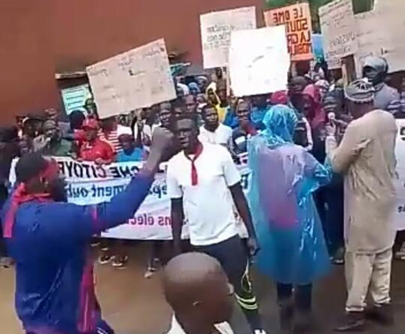 Bakel: grande marche de protestation des habitants qui exposent les maux de la localité Bakel: grande marche de protestation des habitants qui exposent les maux de la localité