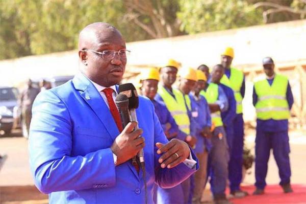 « L'Etat ne peut pas tout faire ni donner de l'emploi à tous les jeunes » (ministre)