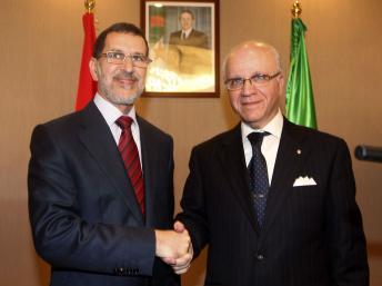 Le représentant de la diplomatie marocaine, Saad Eddine El Othmani (à gauche) a été reçu par son homologue algérien, Mourad Medelci, ce lundi 23 janvier 2012. REUTERS/Ramzi Boudina