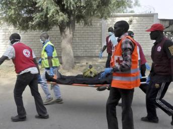 Evacuation de victimes des attentats à Kano, le 20 janvier 2012 Reuters