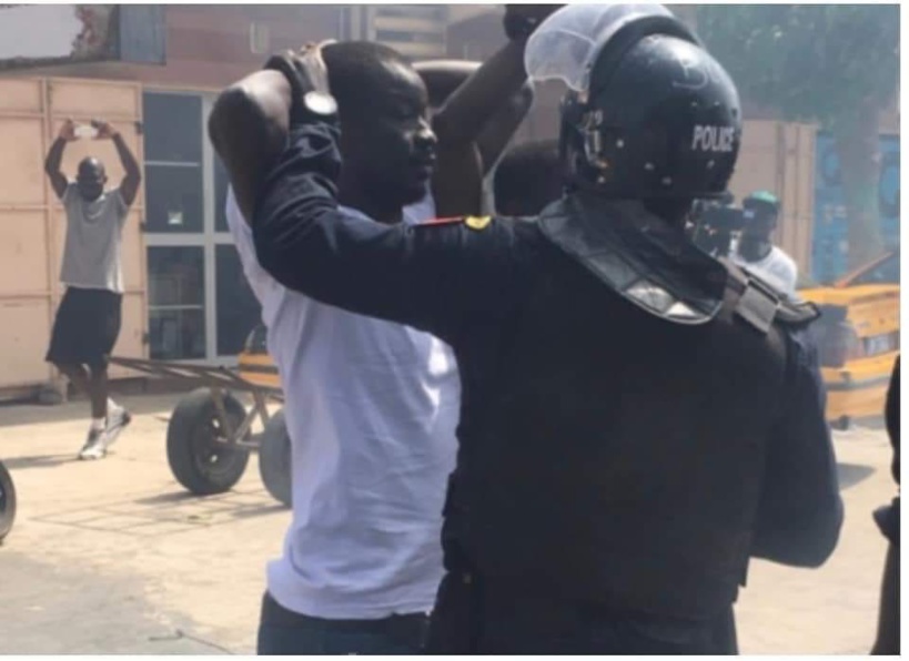 Manifestation contre l’interdiction du voile à l'Institut Sainte Jeanne d’Arc : Le rappeur Karim Xrum Xakh arrêté Manifestation contre l’interdiction du voile à l'Institut Sainte Jeanne d’Arc : Le rappeur Karim Xrum Xakh arrêté