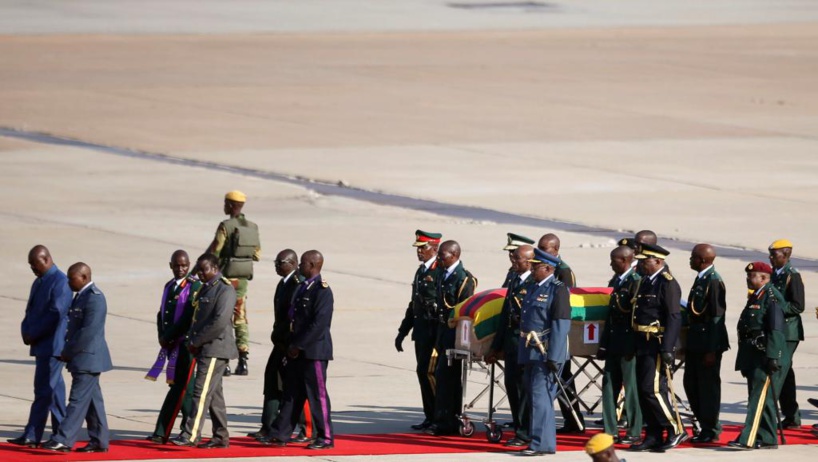 Zimbabwe: la dépouille de Mugabe est arrivée à Harare Zimbabwe: la dépouille de Mugabe est arrivée à Harare