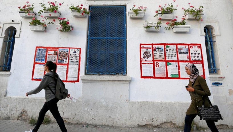 Présidentielle en Tunisie: des jeunes tentent de mobiliser les électeurs Présidentielle en Tunisie: des jeunes tentent de mobiliser les électeurs
