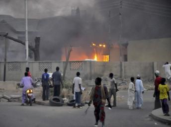 Plusieurs attaques dans la ville nigériane de Kano ont fait au moins 185 morts, le 21 janvier 2012. REUTERS/Stringer