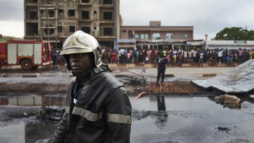 Mali: l'incendie d'un camion-citerne fait sept morts et 40 blessés Mali: l'incendie d'un camion-citerne fait sept morts et 40 blessés