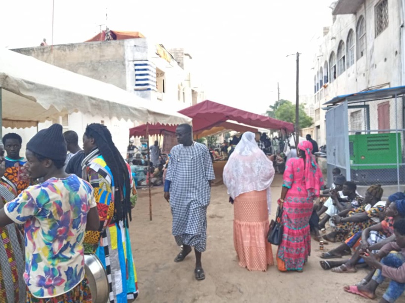 Les "Chemins du Paradis" s'ouvrent à Dakar ce vendredi... les lieux bondés de monde avant l'ouverture du la mosquée
