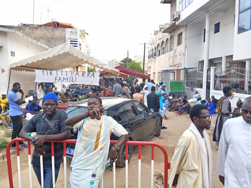 Les "Chemins du Paradis" s'ouvrent à Dakar ce vendredi... les lieux bondés de monde avant l'ouverture du la mosquée Les "Chemins du Paradis" s'ouvrent à Dakar ce vendredi... les lieux bondés de monde avant l'ouverture du la mosquée