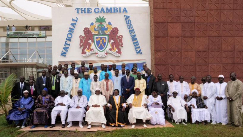 Gambie: Adama Barrow tente d'éteindre la contestation sur la durée de son mandat