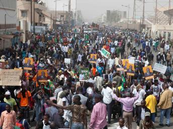 Une marche de plusieurs milliers d'opposants s'est déroulée à Dakar le mardi 7 février 2012, à l'appel du Mouvement du 23 juin. REUTERS/Joe Penney