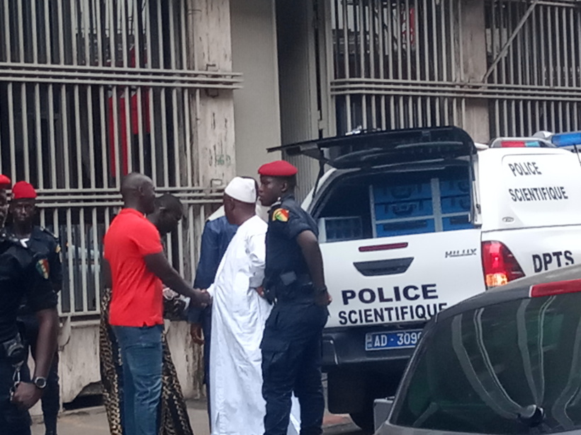 Direct-Incendie au Trésor public : le ministre Abdoulaye Daouda Diallo sur le lieu Direct-Incendie au Trésor public : le ministre Abdoulaye Daouda Diallo sur le lieu