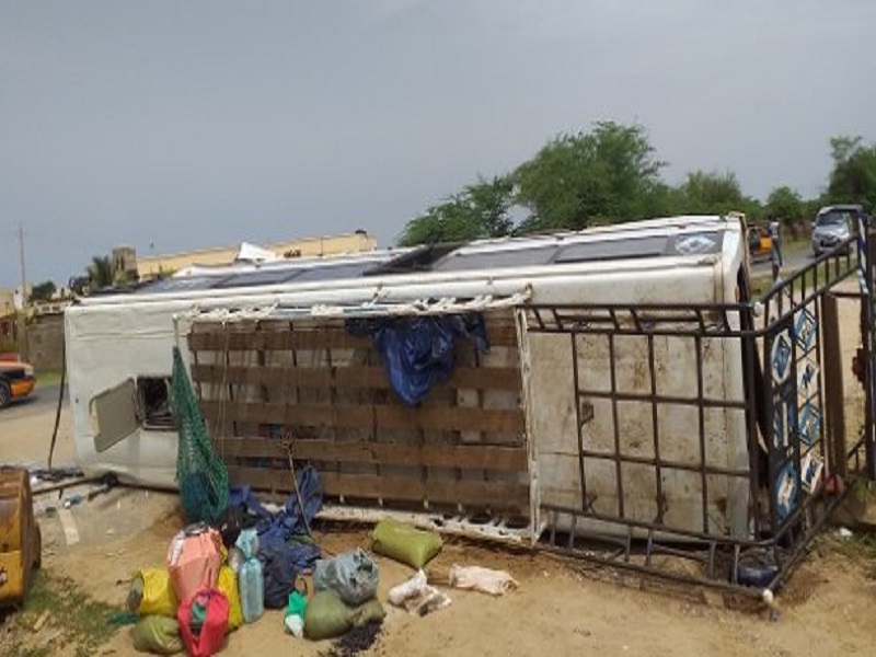 Saint-Louis: un bus se livre à une course, se renverse et fait 34 blessés dont 2 graves 