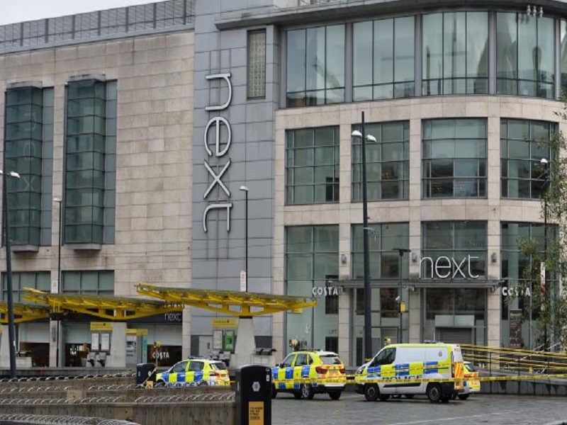 Plusieurs personnes poignardées dans un centre commercial de Manchester, en Angleterre, un suspect arrêté 