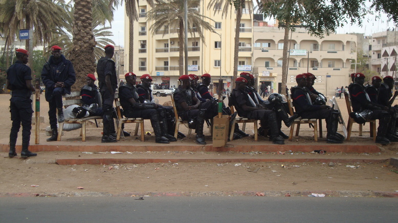 PHOTOS Obélisque : La police Fait du "Fanane" à la place de "Y en a marre"