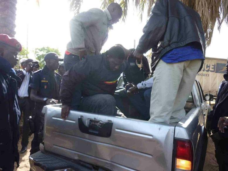 VIDEO & DIAPO Obélisque, Comment Simon, Kilifeu et autres de "Y’en a marre" ont été arrêtés et évacués