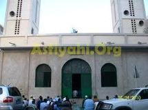 VIDEO-La mosquée d'El Hadj Malick Sy bombardée par les grenades policières, des fidèles blessés