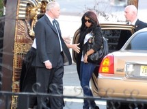 Whitney Houston : toute sa famille et ses amis proches se sont recueillis auprès d'elle pour un ultime adieu ...