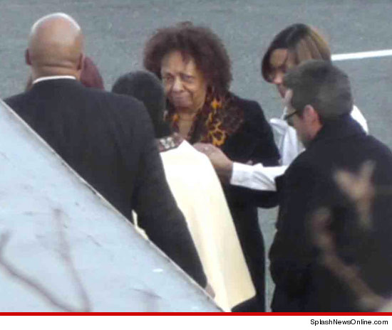 Whitney Houston : toute sa famille et ses amis proches se sont recueillis auprès d'elle pour un ultime adieu ...