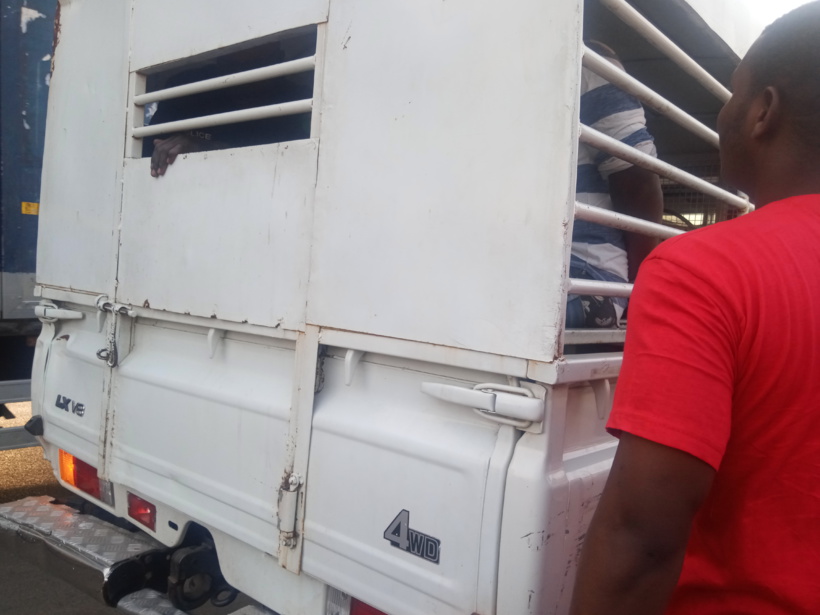 Dakar: Un manifestant guinéen arrêté par la police sénégalaise Dakar: Un manifestant guinéen arrêté par la police sénégalaise