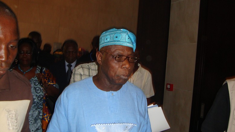 Olusegun Obasanjo : « Il n’y pas eu de dialogue ni aucune forme de communication entre les deux parties (Me Wade et l’opposition)
