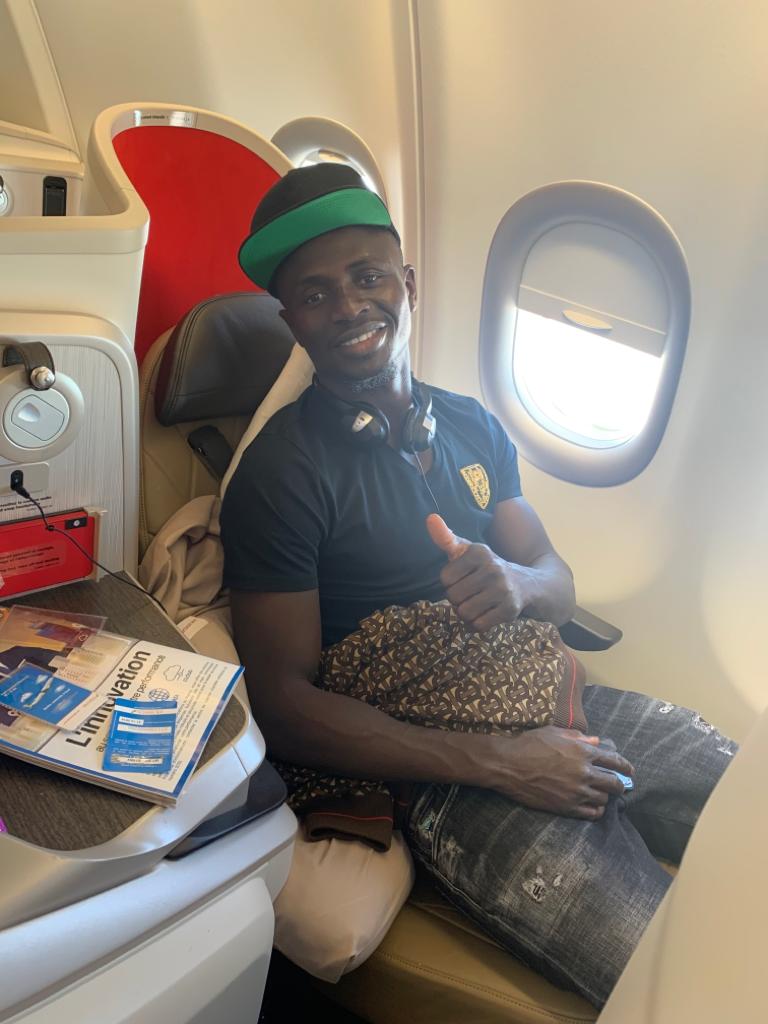 Sadio Mané à bord de Air Sénégal pour rejoindre la tanière