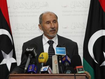 Lors d'une conférence de presse, mardi 6 mars à Tripoli, le président du CNT, Moustapha Abdeljalil a accusé «des pays arabes, frères» de financer la sédition. REUTERS/Ismail Zetouny