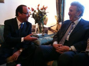 François Hollande (g) et Ben Bella à Alger (décembre 2010). Florent Guignard/RFI