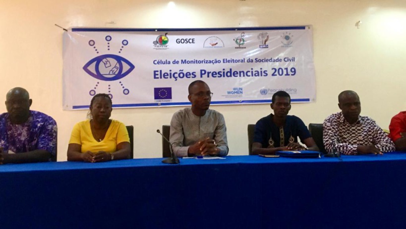 Des membres de la Commision électorale guinéenne Des membres de la Commision électorale guinéenne