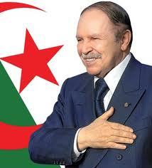 Abdelaziz Bouteflika jette des fleures à Macky Sall