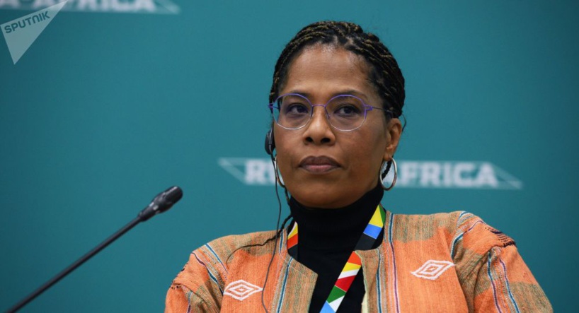 La pique de Nathalie Yamb à Macky Sall: « si vous voulez cesser le flux migratoire, cessez de vous comporter en serviteur zélé de la France à la recherche de dessert « La pique de Nathalie Yamb à Macky Sall: « si vous voulez cesser le flux migratoire, cessez de vous comporter en serviteur zélé de la France à la recherche de dessert «