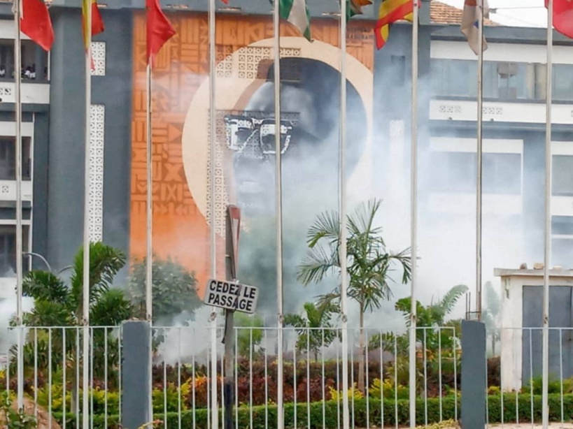 Images + Vidéo : ça chauffe à l'Université Cheikh Anta Diop de Dakar Images + Vidéo : ça chauffe à l'Université Cheikh Anta Diop de Dakar