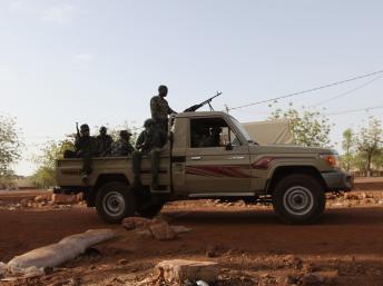 Des soldats de la junte près de Bamako, le 3 avril 2012. Reuters/Luc Gnago