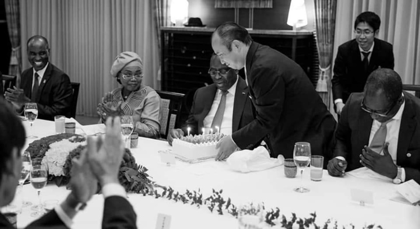 Image du gâteau d'anniversaire servi à Macky Sall au Japon Image du gâteau d'anniversaire servi à Macky Sall au Japon